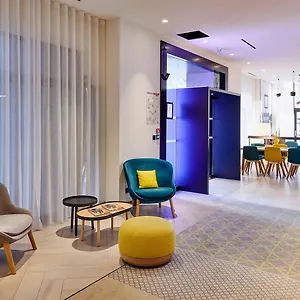 By Ihg Ξενοδοχείο