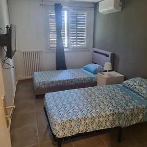 Privative Renove 2024, Climatisation, Tramway Sur Place , 12 Min Centre, 16 Min Plage, Apercu Lateral Mer, 2 Wc Avec 2 Salle De Bain, Private Renovated 2024, Air-conditioned , Tram On Spot, 2 Toilets And 2 Bathrooms Nice