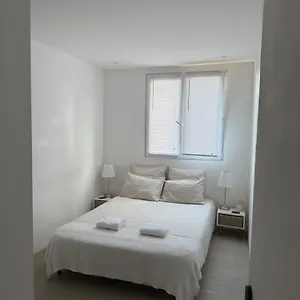 Location De Privee Dans Securisee Privee,parking Gratuit , 1 Minute Du Tramway, A 9 Minute Du Centre Ville, Accessible A Plusieurs Transports Nizza